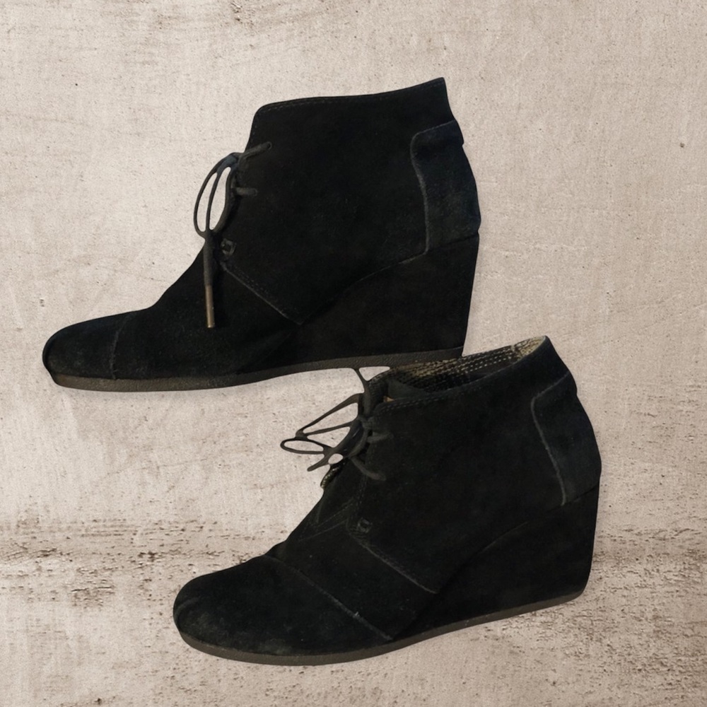 BLACK SUEDE ANKLE BOOTS